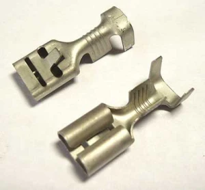 KONEKTOR SAMOCHODOWY ŻEŃSKI 6.3MM Z ZACZEPEM